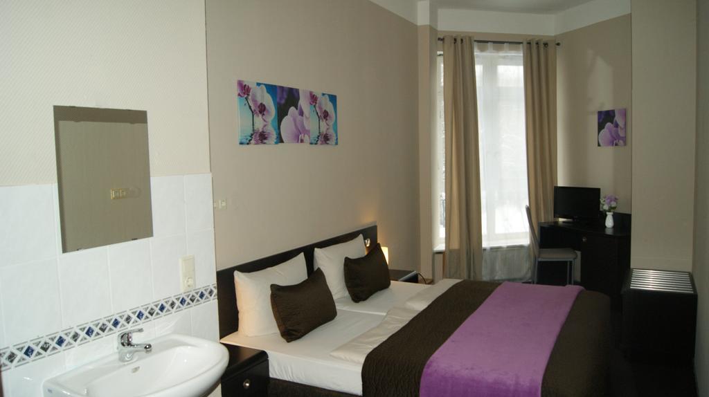 Hotel Pension Eberty Berlin Exterior photo