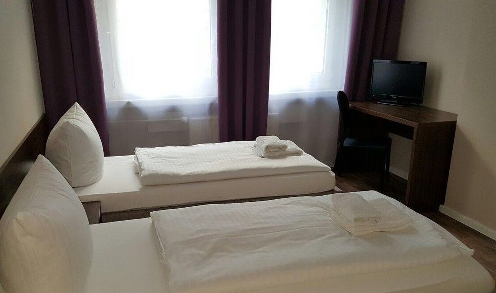 Hotel Pension Eberty Berlin Exterior photo